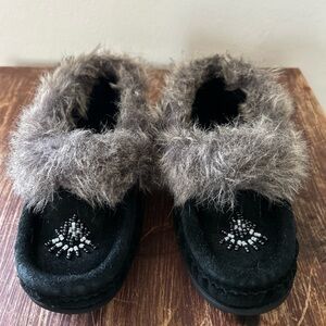Soft Moc Fuzzy Black and Gray Beaded Moccasins